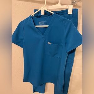 Figs scrub XS top, Alps Blue color, only worn once great condition!